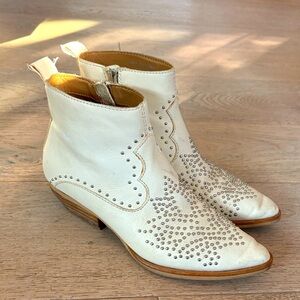 Dolce vita cowgirl ankle booties